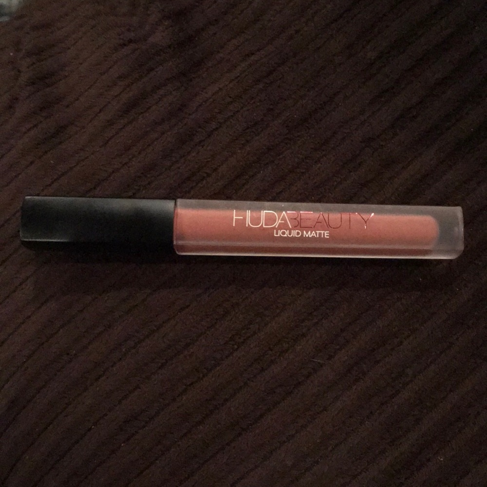 Huda Beauty Liquid Matte Lipstick